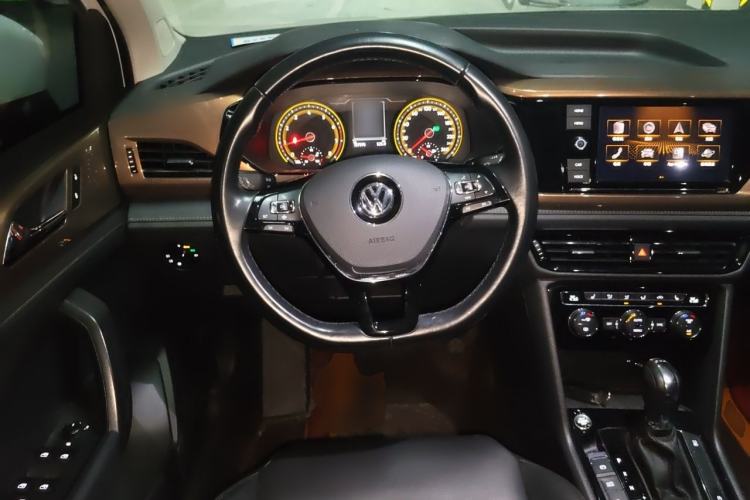 Used Volkswagen Tharu 2019 280TSI Two-Wheel Drive Luxury Edition China V Standard Steering Wheel