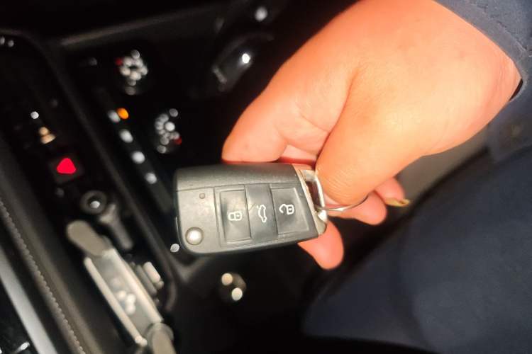 Used Volkswagen Tharu 2019 280TSI Two-Wheel Drive R-Line China V Standard Vehicle Key