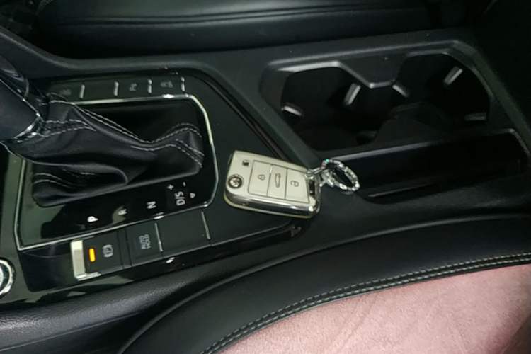 Used Volkswagen Tharu 2019 280TSI Two-Wheel Drive R-Line China VI Standard Vehicle Key