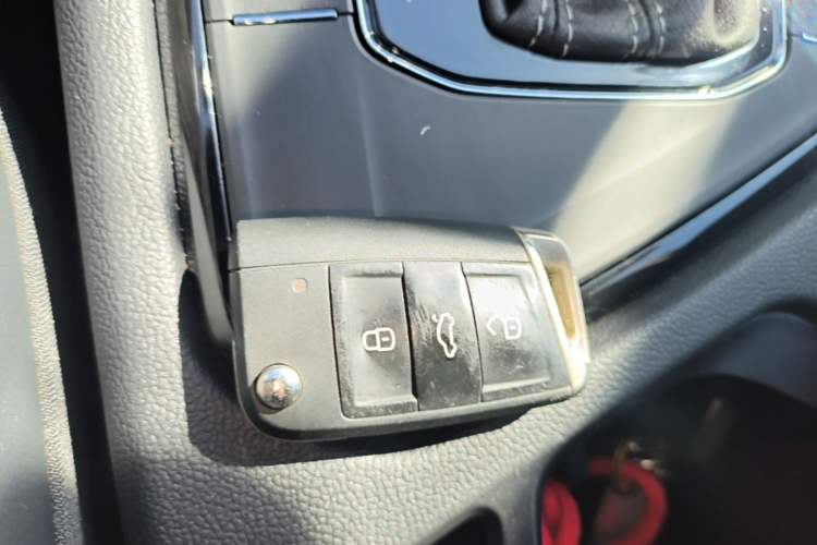 Used Volkswagen Tharu 2019 280TSI Two-Wheel Drive R-Line China V Standard Vehicle Key