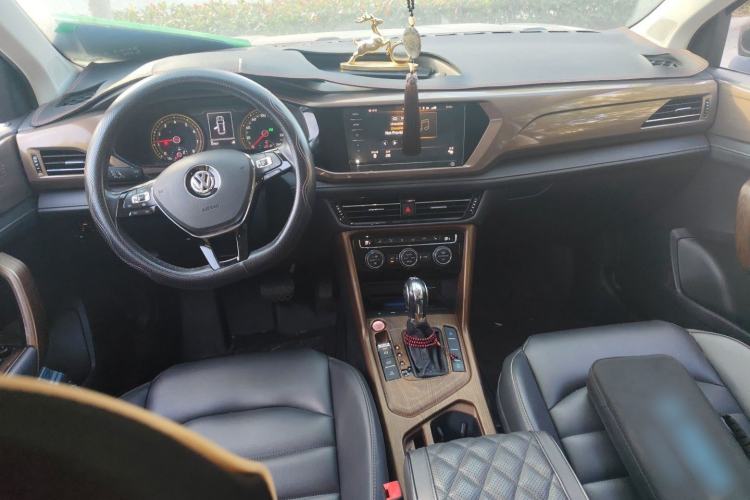 Used Volkswagen Tharu 2020 280TSI Two-Wheel Drive Luxury Edition China VI Standard Center Console