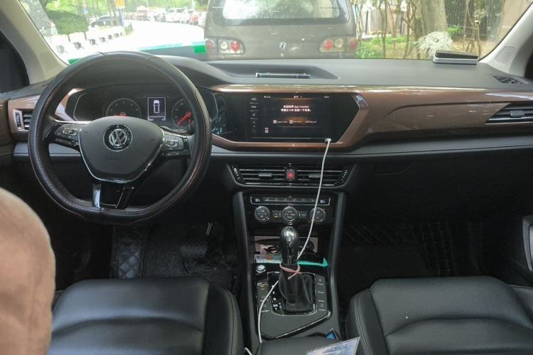 Used Volkswagen Tharu 2020 330TSI All-Wheel-Drive Luxury Edition China VI Standard Center Console