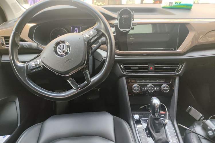 Used Volkswagen Tharu 2020 280TSI Two-Wheel Drive Luxury Plus Version China VI Standard Center Console