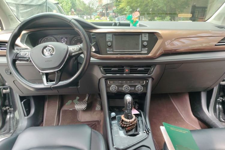 Used Volkswagen Tharu 2020 280TSI Two-Wheel Drive Comfort Edition China VI Standard Center Console