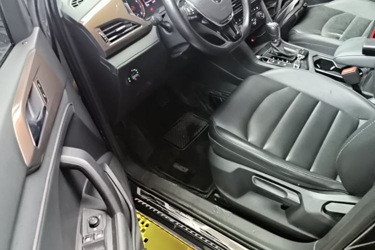 Used Volkswagen Tharu 2020 Restyled 330TSI Four-Wheel Drive Luxury Edition China VI Standard Driver Seat