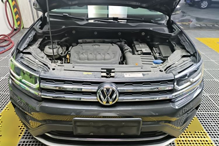Used Volkswagen Tharu 2020 Restyled 330TSI Four-Wheel Drive Luxury Edition China VI Standard Engine Bay