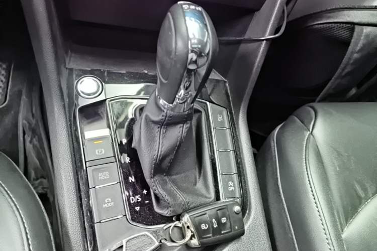 Used Volkswagen Tharu 2020 Restyled 330TSI Four-Wheel Drive Luxury Edition China VI Standard Gear Lever