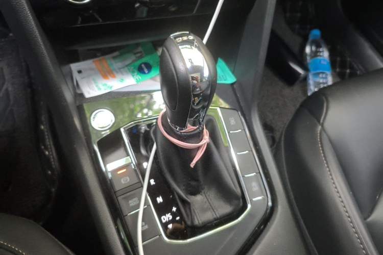 Used Volkswagen Tharu 2020 330TSI All-Wheel-Drive Luxury Edition China VI Standard Gear Lever