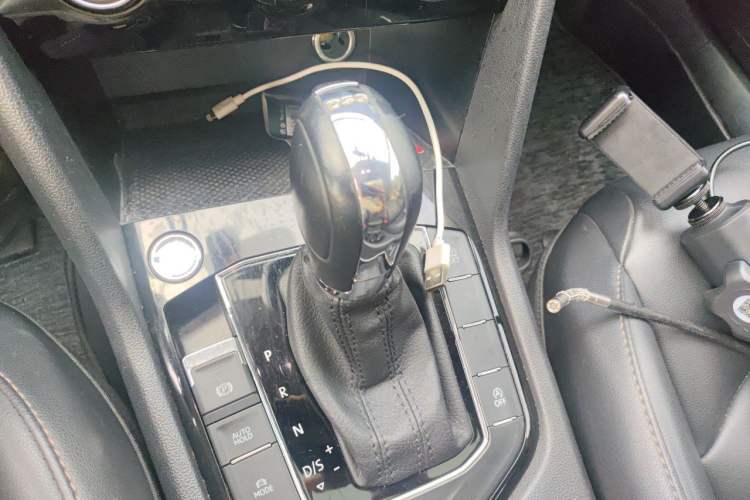 Used Volkswagen Tharu 2020 280TSI Two-Wheel Drive Luxury Plus Version China VI Standard Gear Lever