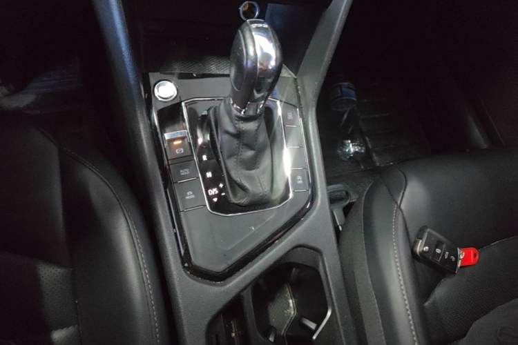 Used Volkswagen Tharu 2020 280TSI Two-Wheel Drive Luxury Plus Version China VI Standard Gear Lever