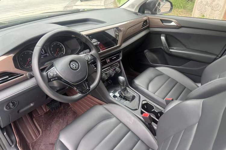 Used Volkswagen Tharu 2020 280TSI Two-Wheel Drive Luxury Edition China VI Standard Interior 2