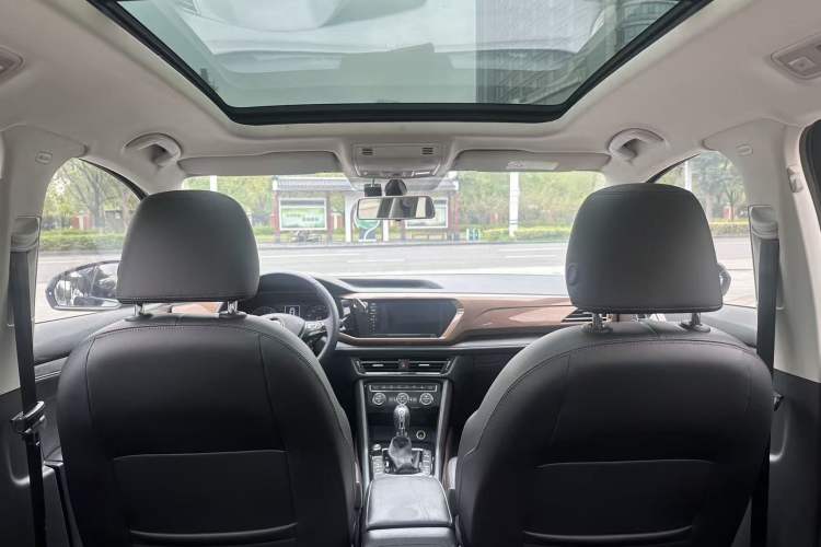 Used Volkswagen Tharu 2020 280TSI Two-Wheel Drive Luxury Edition China VI Standard Interior 4
