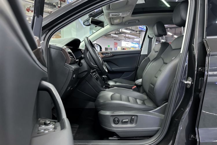 Used Volkswagen Tharu 2020 280TSI Two-Wheel Drive Luxury Plus Version China VI Standard Interior 4
