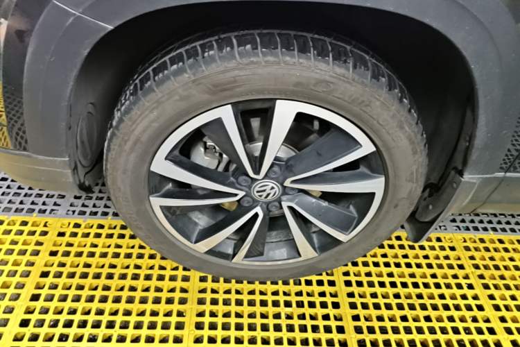 Used Volkswagen Tharu 2020 Restyled 330TSI Four-Wheel Drive Luxury Edition China VI Standard Left Front Wheel Hub