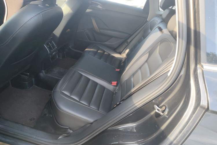 Used Volkswagen Tharu 2020 280TSI Two-Wheel Drive Luxury Edition China VI Standard Left Rear Seat