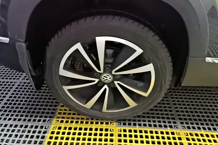 Used Volkswagen Tharu 2020 Restyled 330TSI Four-Wheel Drive Luxury Edition China VI Standard Right Rear Wheel Hub