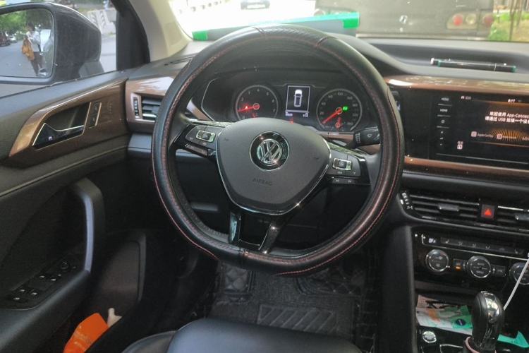 Used Volkswagen Tharu 2020 330TSI All-Wheel-Drive Luxury Edition China VI Standard Steering Wheel
