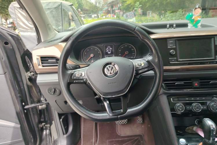 Used Volkswagen Tharu 2020 280TSI Two-Wheel Drive Comfort Edition China VI Standard Steering Wheel
