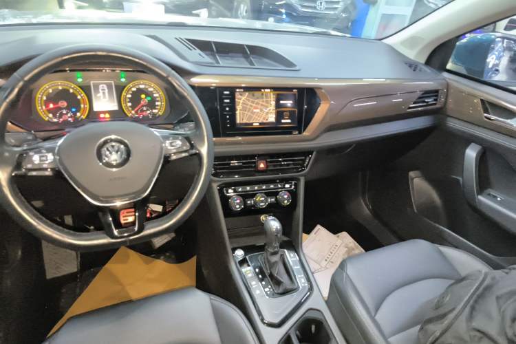 Used Volkswagen Tharu 2020 330TSI All-Wheel-Drive Luxury Edition China VI Standard Audio And AC Panel