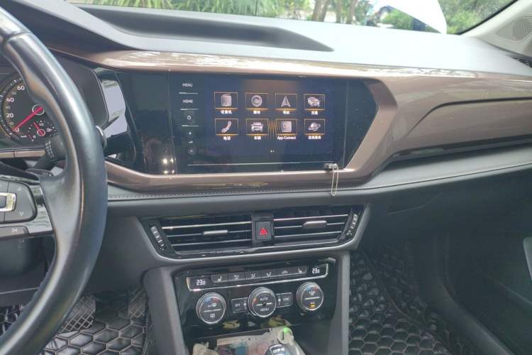 Used Volkswagen Tharu 2020 330TSI All-Wheel-Drive Luxury Edition China VI Standard Audio And AC Panel