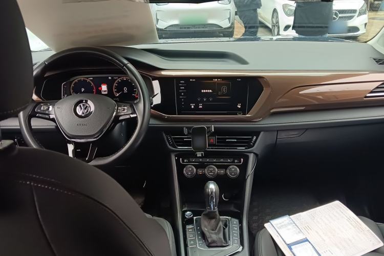 Used Volkswagen Tharu 2020 280TSI Two-Wheel-Drive Flagship Version China VI Center Console