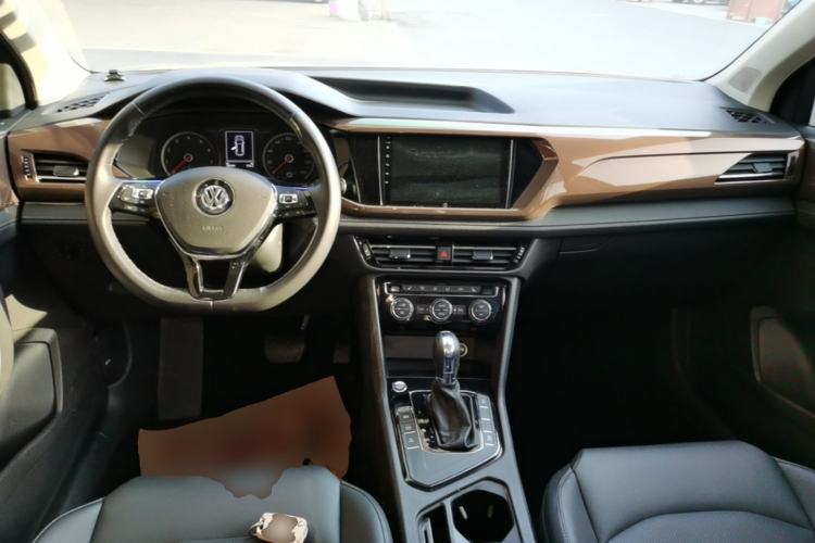 Used Volkswagen Tharu 2020 280TSI Two-Wheel Drive Luxury Plus Version China VI Standard Center Console