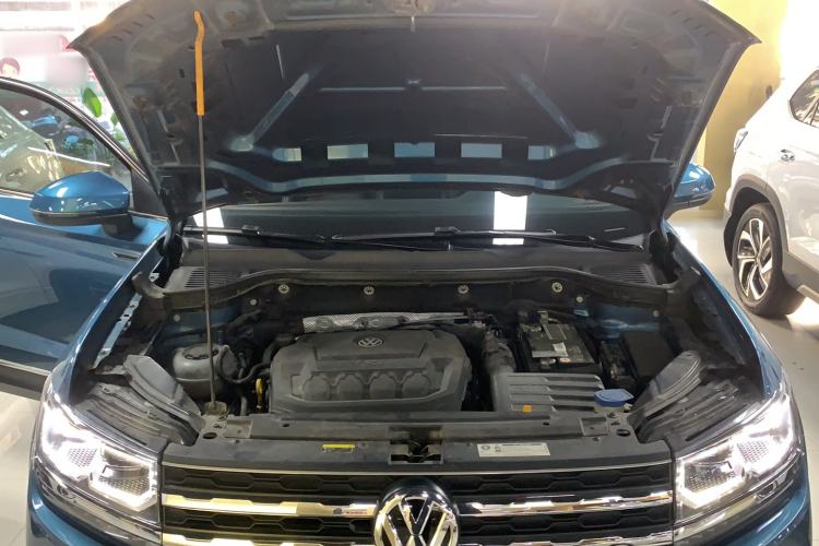 Used Volkswagen Tharu 2020 330TSI All-Wheel-Drive Luxury PLUS China VI Standard Engine Bay