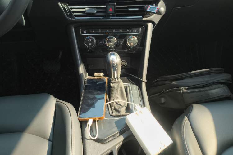 Used Volkswagen Tharu 2020 280TSI Two-Wheel Drive Luxury Edition China VI Standard Gear Lever