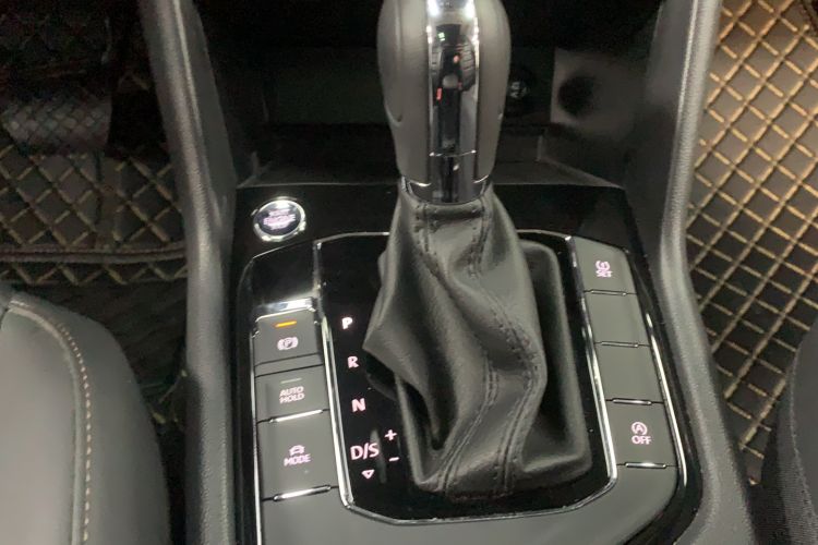 Used Volkswagen Tharu 2020 330TSI All-Wheel-Drive Luxury PLUS China VI Standard Gear Lever