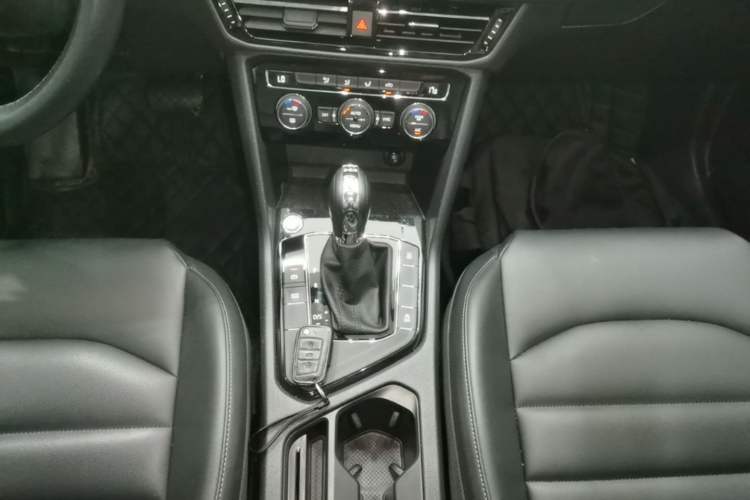 Used Volkswagen Tharu 2020 280TSI Two-Wheel Drive Comfort Edition China VI Standard Gear Lever
