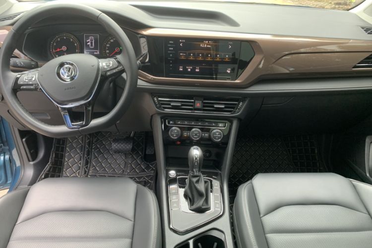 Used Volkswagen Tharu 2020 330TSI All-Wheel-Drive Luxury PLUS China VI Standard Interior 2