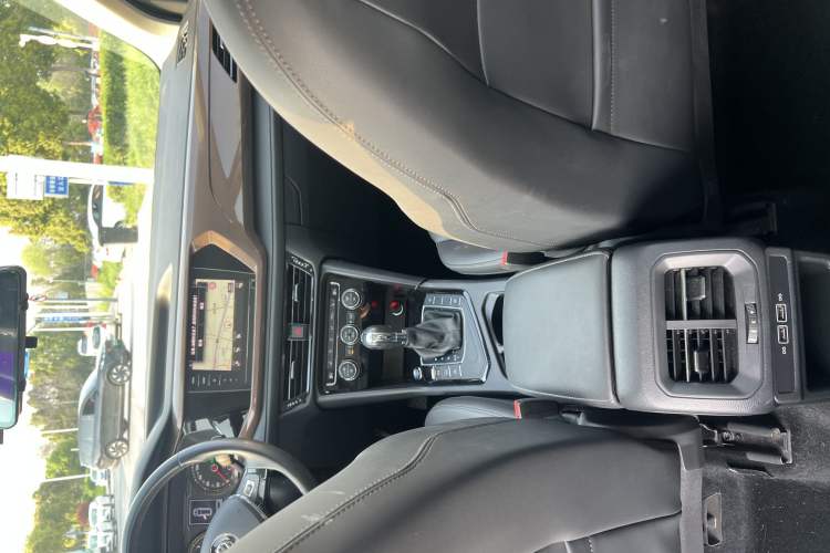 Used Volkswagen Tharu 2020 280TSI Two-Wheel Drive Luxury Edition China VI Standard Interior 3
