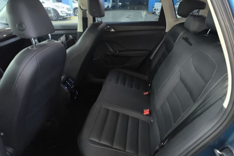 Used Volkswagen Tharu 2020 330TSI All-Wheel-Drive Luxury Edition China VI Standard Interior 4