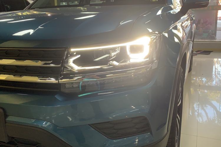 Used Volkswagen Tharu 2020 330TSI All-Wheel-Drive Luxury PLUS China VI Standard Left Front Headlight