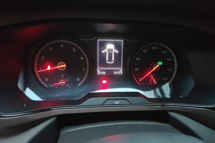 Used Volkswagen Tharu 2020 280TSI Two-Wheel Drive Luxury Plus Version China VI Standard Odometer Close Up