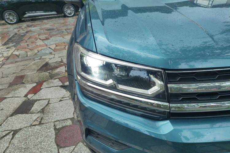 Used Volkswagen Tharu 2020 330TSI All-Wheel-Drive Luxury Edition China VI Standard Right Front Headlight