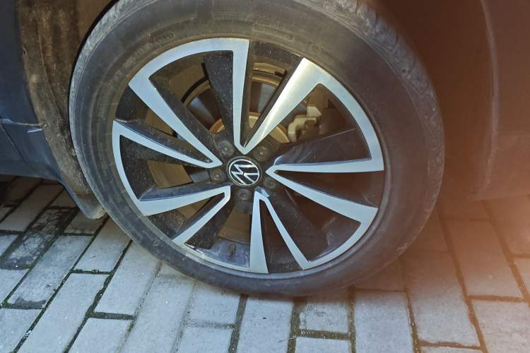 Used Volkswagen Tharu 2020 280TSI Two-Wheel Drive Luxury Plus Version China VI Standard Right Front Wheel Hub