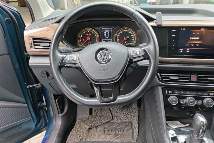 Used Volkswagen Tharu 2020 280TSI Two-Wheel Drive Luxury Edition China VI Standard Steering Wheel