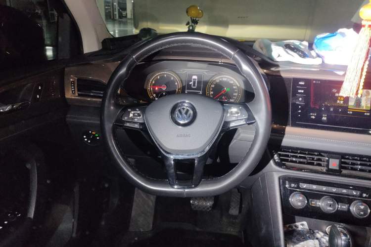 Used Volkswagen Tharu 2020 330TSI All-Wheel-Drive Luxury Edition China VI Standard Steering Wheel