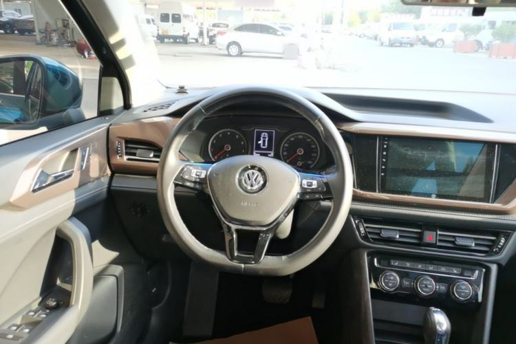 Used Volkswagen Tharu 2020 280TSI Two-Wheel Drive Luxury Plus Version China VI Standard Steering Wheel