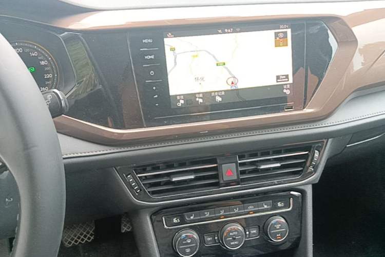 Used Volkswagen Tharu 2020 Facelift 330TSI Four-Wheel Drive Luxury PLUS Version China VI Standard Audio And AC Panel