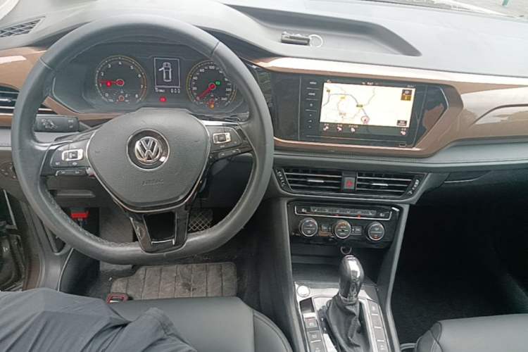 Used Volkswagen Tharu 2020 Facelift 330TSI Four-Wheel Drive Luxury PLUS Version China VI Standard Center Console