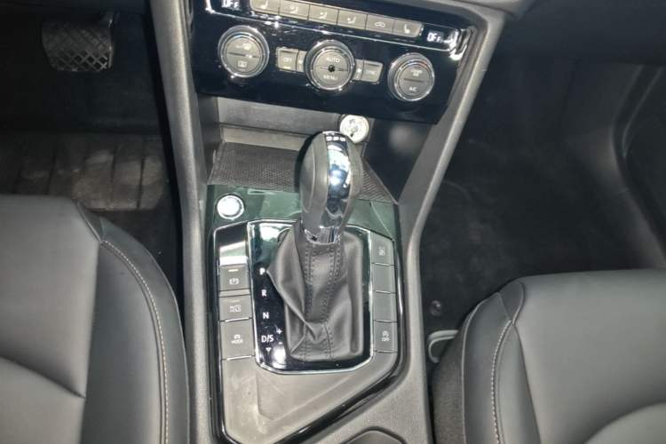 Used Volkswagen Tharu 2020 280TSI Two-Wheel Drive Luxury Edition China VI Standard Gear Lever