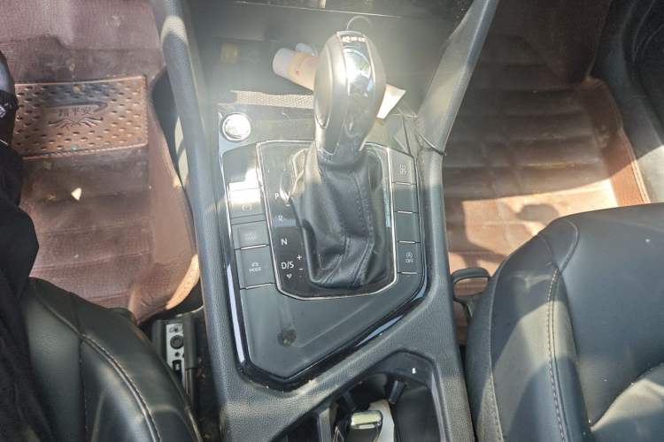 Used Volkswagen Tharu 2020 280TSI Two-Wheel Drive Luxury Edition China VI Standard Gear Lever