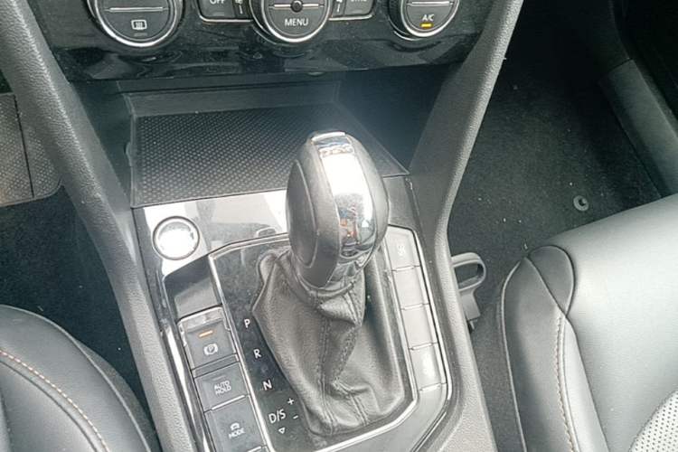 Used Volkswagen Tharu 2020 Facelift 330TSI Four-Wheel Drive Luxury PLUS Version China VI Standard Gear Lever