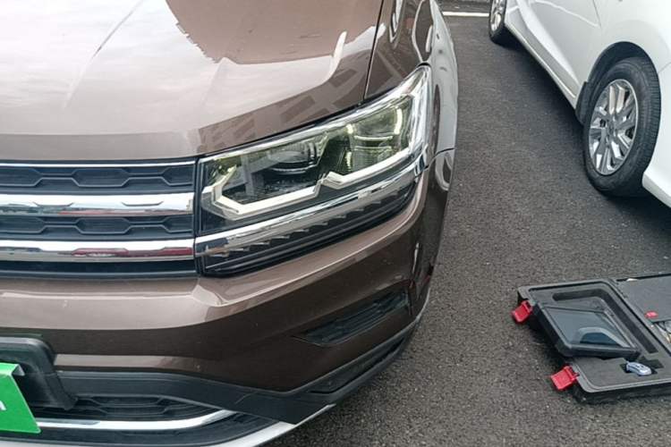 Used Volkswagen Tharu 2020 Facelift 330TSI Four-Wheel Drive Luxury PLUS Version China VI Standard Left Front Headlight