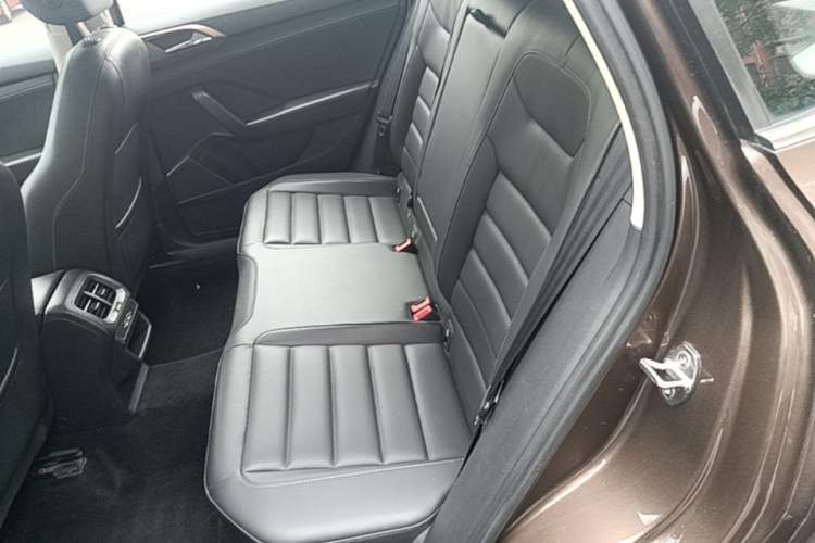Used Volkswagen Tharu 2020 Facelift 330TSI Four-Wheel Drive Luxury PLUS Version China VI Standard Left Rear Seat