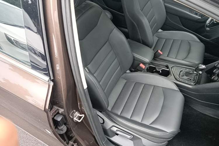 Used Volkswagen Tharu 2020 Facelift 330TSI Four-Wheel Drive Luxury PLUS Version China VI Standard Right Front Seat