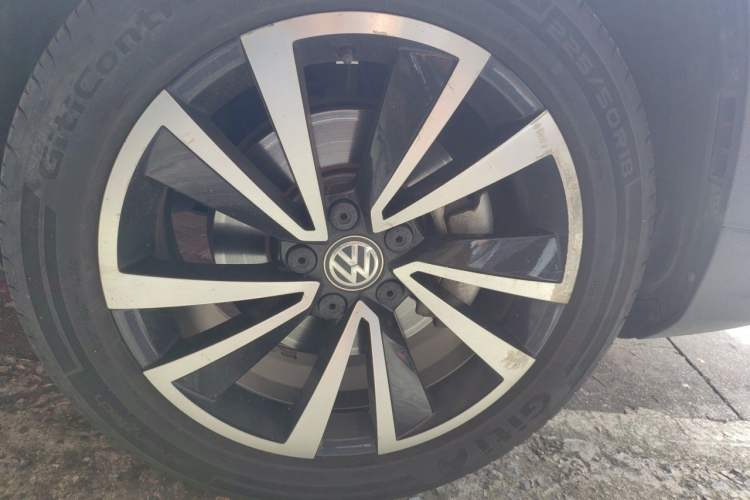 Used Volkswagen Tharu 2020 280TSI Two-Wheel Drive Luxury Plus Version China VI Standard Right Front Wheel Hub
