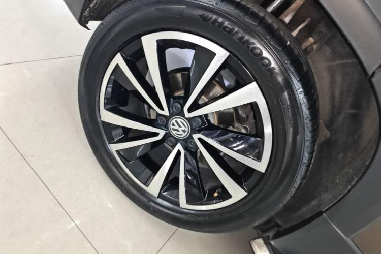 Used Volkswagen Tharu 2020 280TSI Two-Wheel Drive Luxury Edition China VI Standard Right Rear Wheel Hub